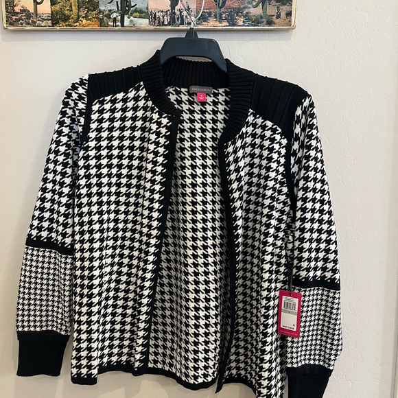 Striking Vince Camuto black and white sweater - Picture 8 of 11